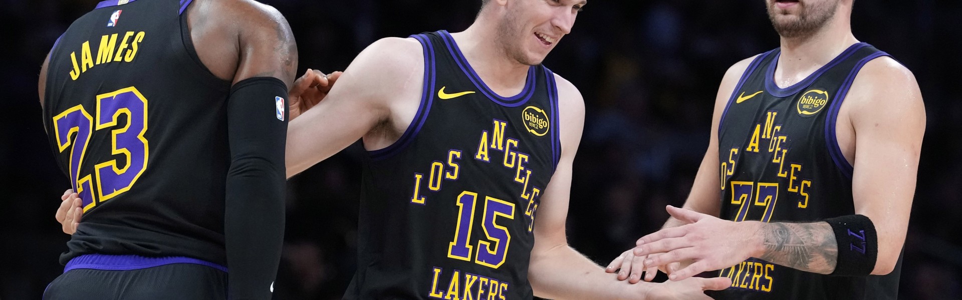 世界杯手机直播app下载-湖记：东詹里+斯玛特同场时湖人净效率+14.2 但仅同场过19场