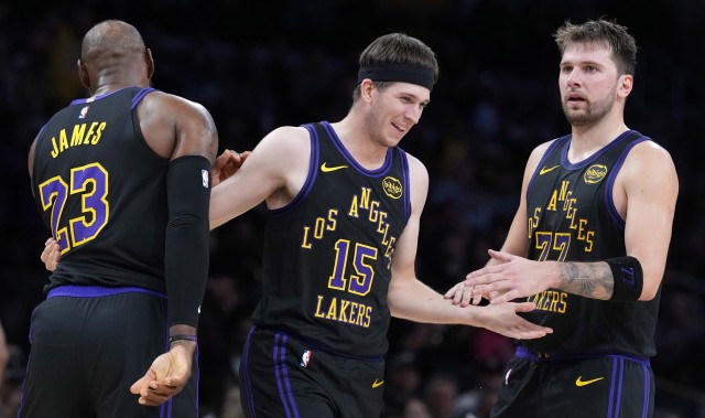 世界杯手机直播app下载-湖记：东詹里+斯玛特同场时湖人净效率+14.2 但仅同场过19场