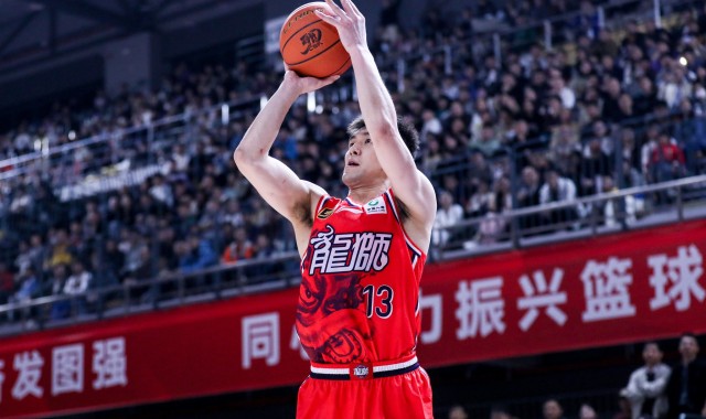 媒体人：郭艾伦被骗这事挺荒唐 诈骗犯看到漫天追讨消息发怵不？