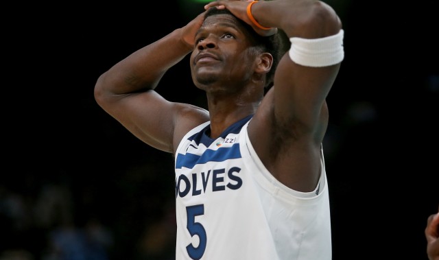 世界杯手机直播app下载-乏善可陈！爱德华兹半场11投4中 仅得到9分3板2助&amp;正负值-11