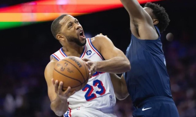 世界杯官方客户端下载中心-记者：灰熊已裁掉交易得来的埃里克-戈登；他将进入买断市场