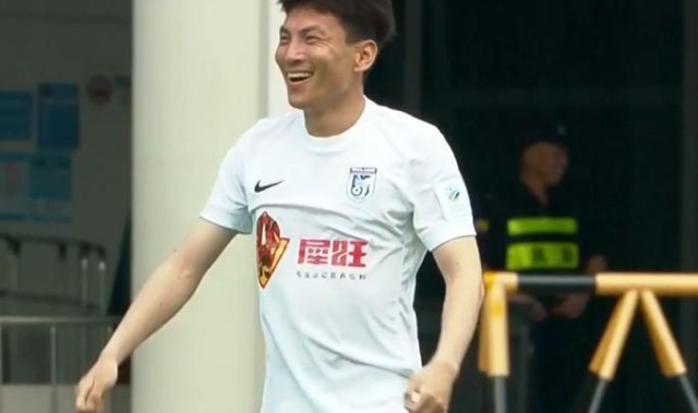 世界杯比赛直播软件安装-闫鹏告别大连英博：离开英博是我职业生涯最艰难的一次转身